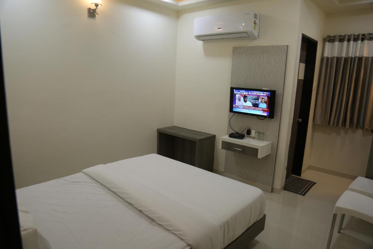 Hotel Lotus Chandrapur エクステリア 写真