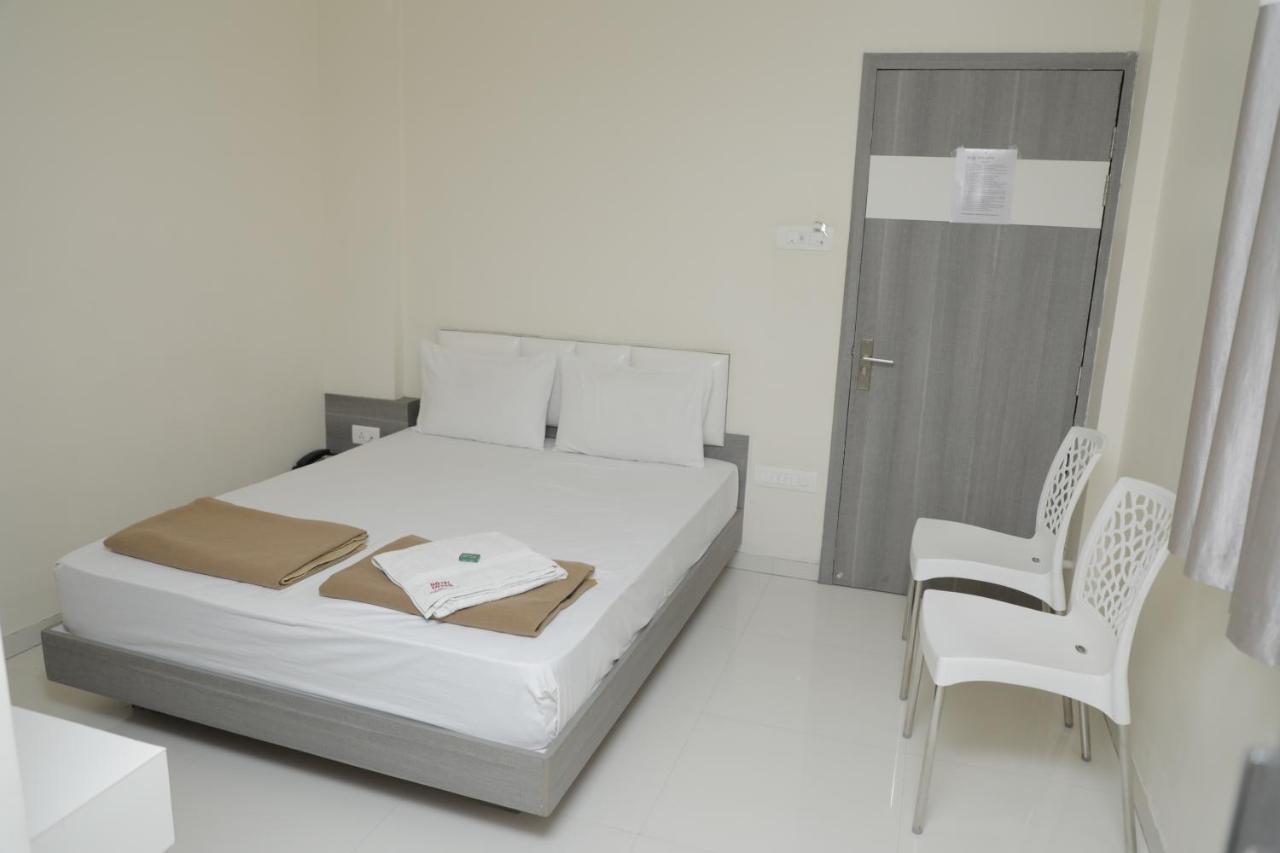 Hotel Lotus Chandrapur エクステリア 写真