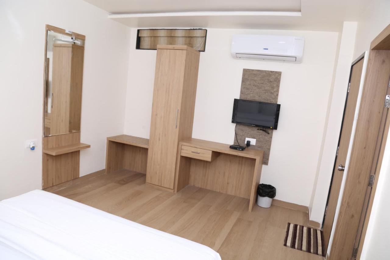 Hotel Lotus Chandrapur エクステリア 写真